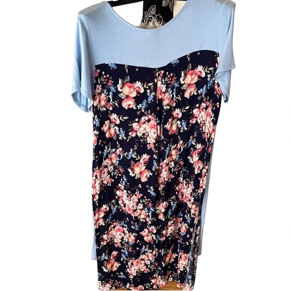 Agnes & Dora size large light blue front high low tee navy print back - Picture 3 of 16